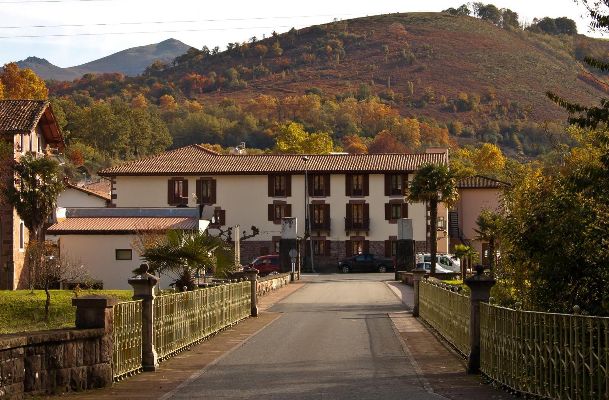 Hotel Urgain Oronoz-Mugaire Exteriér fotografie